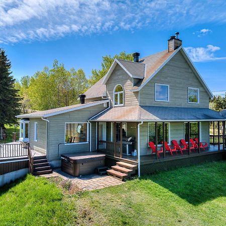 Cozy Haven With Spa & Stunning Views Baie-Saint-Paul Exterior photo